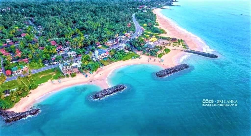 Sea Shell Villa Hikkaduwa 2 Separate Cabanas Ocean Front Villa Exteriör bild