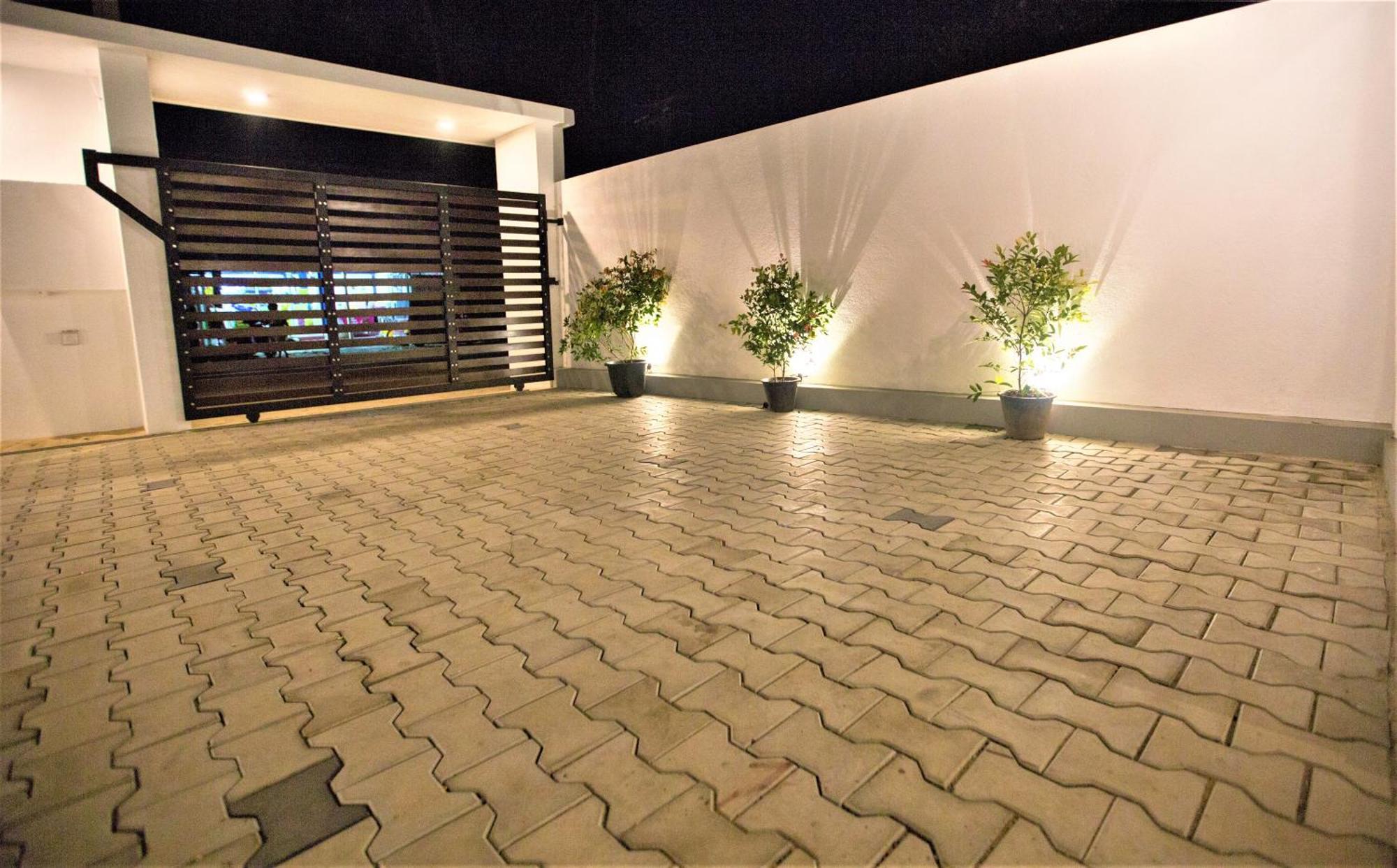 Sea Shell Villa Hikkaduwa 2 Separate Cabanas Ocean Front Villa Exteriör bild