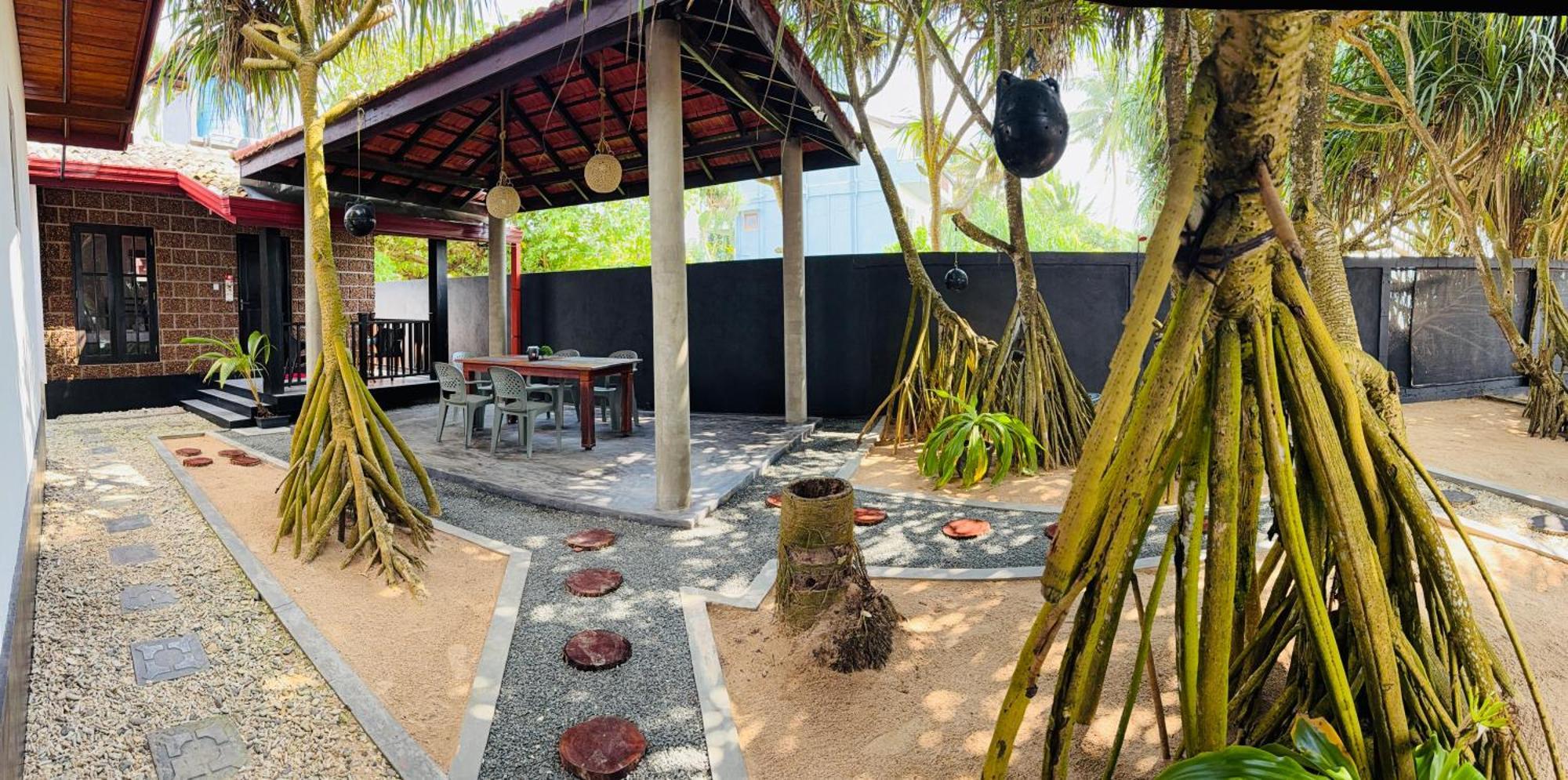 Sea Shell Villa Hikkaduwa 2 Separate Cabanas Ocean Front Villa Exteriör bild