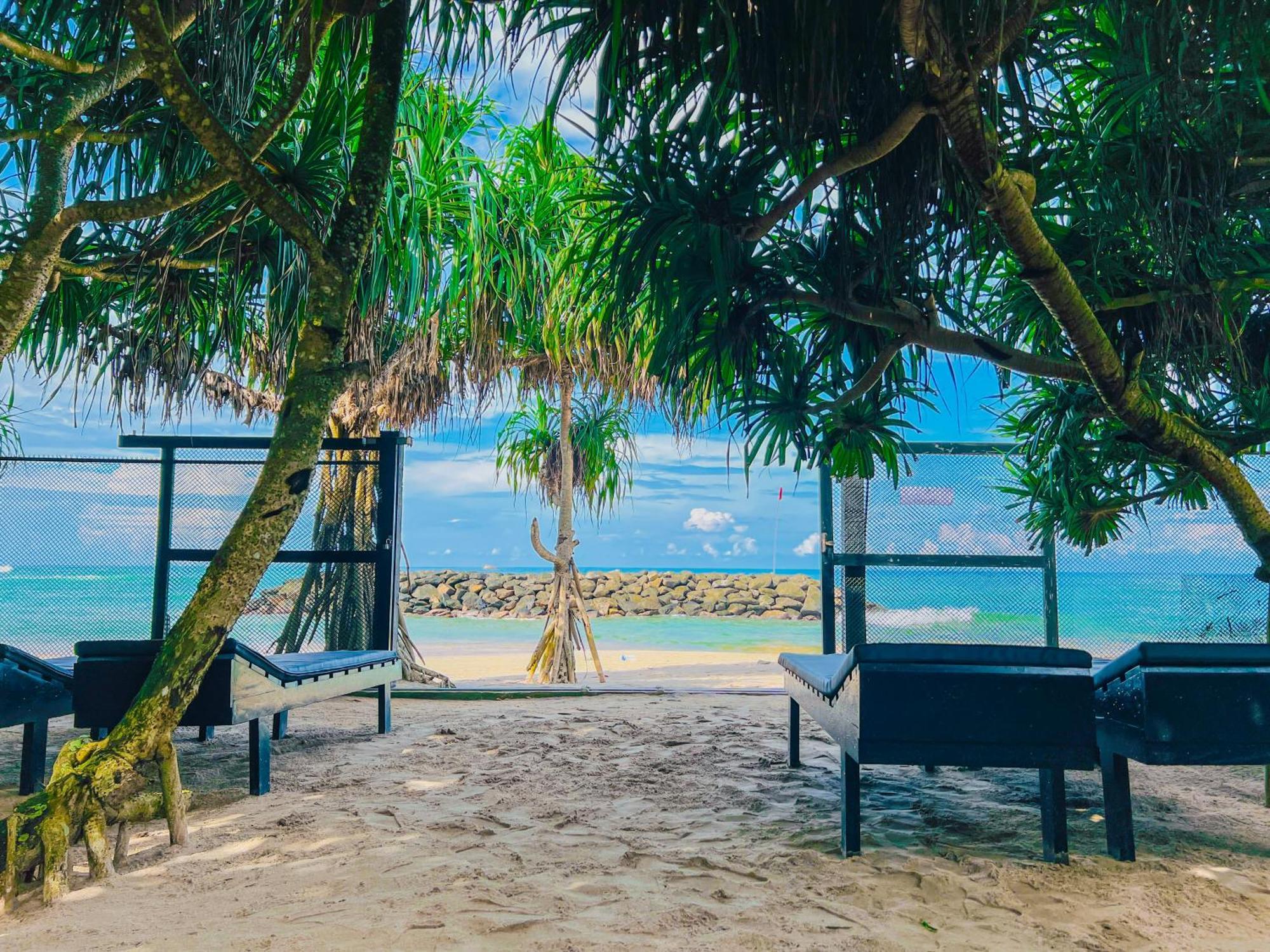 Sea Shell Villa Hikkaduwa 2 Separate Cabanas Ocean Front Villa Exteriör bild