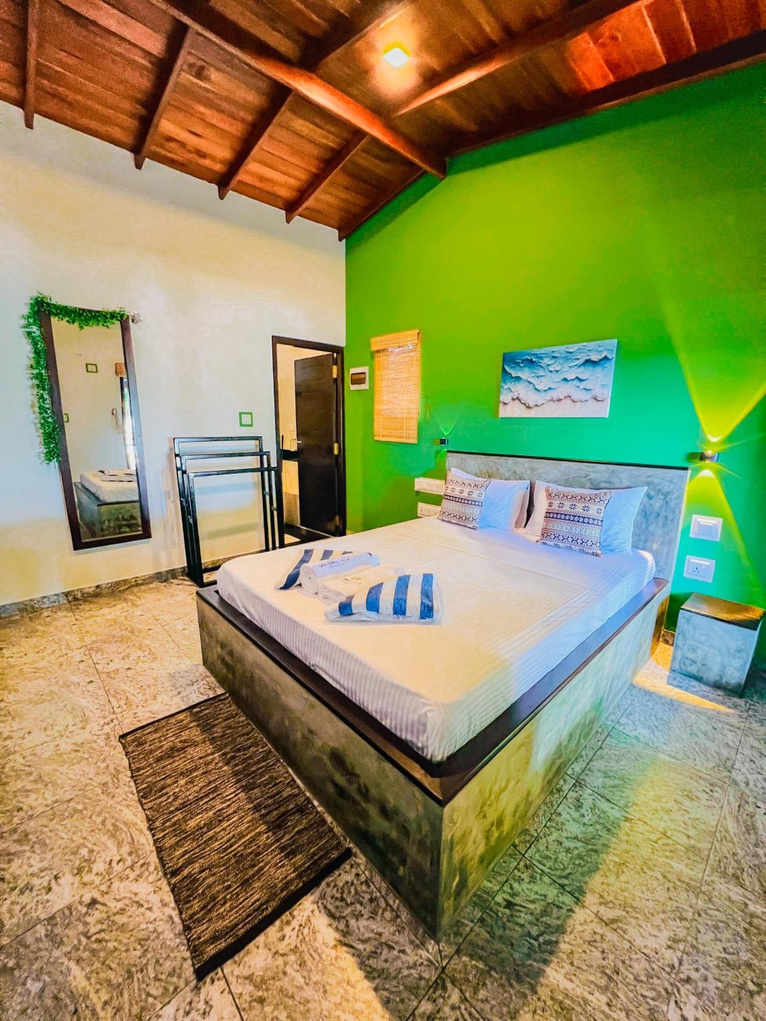 Sea Shell Villa Hikkaduwa 2 Separate Cabanas Ocean Front Villa Exteriör bild