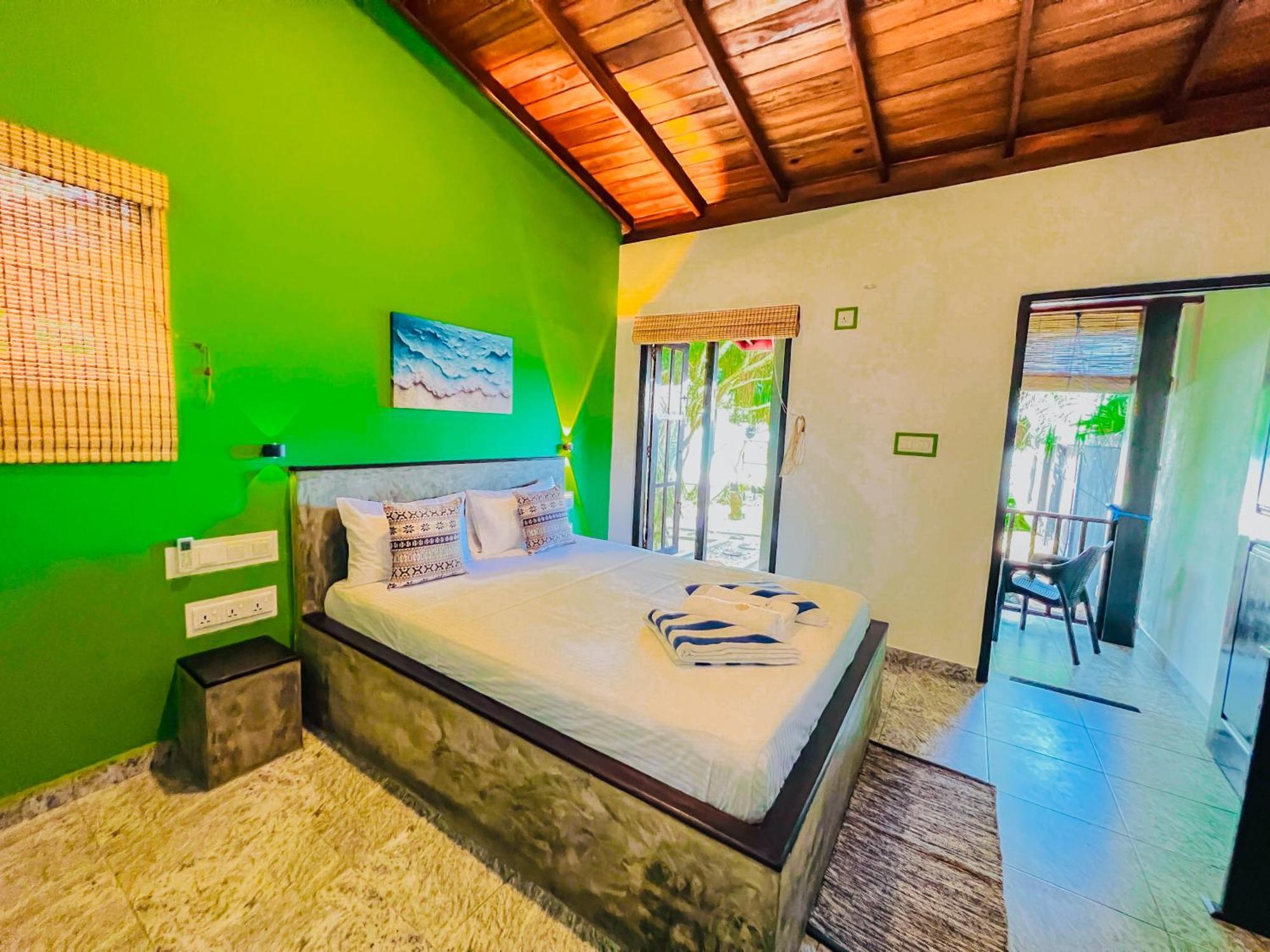Sea Shell Villa Hikkaduwa 2 Separate Cabanas Ocean Front Villa Exteriör bild