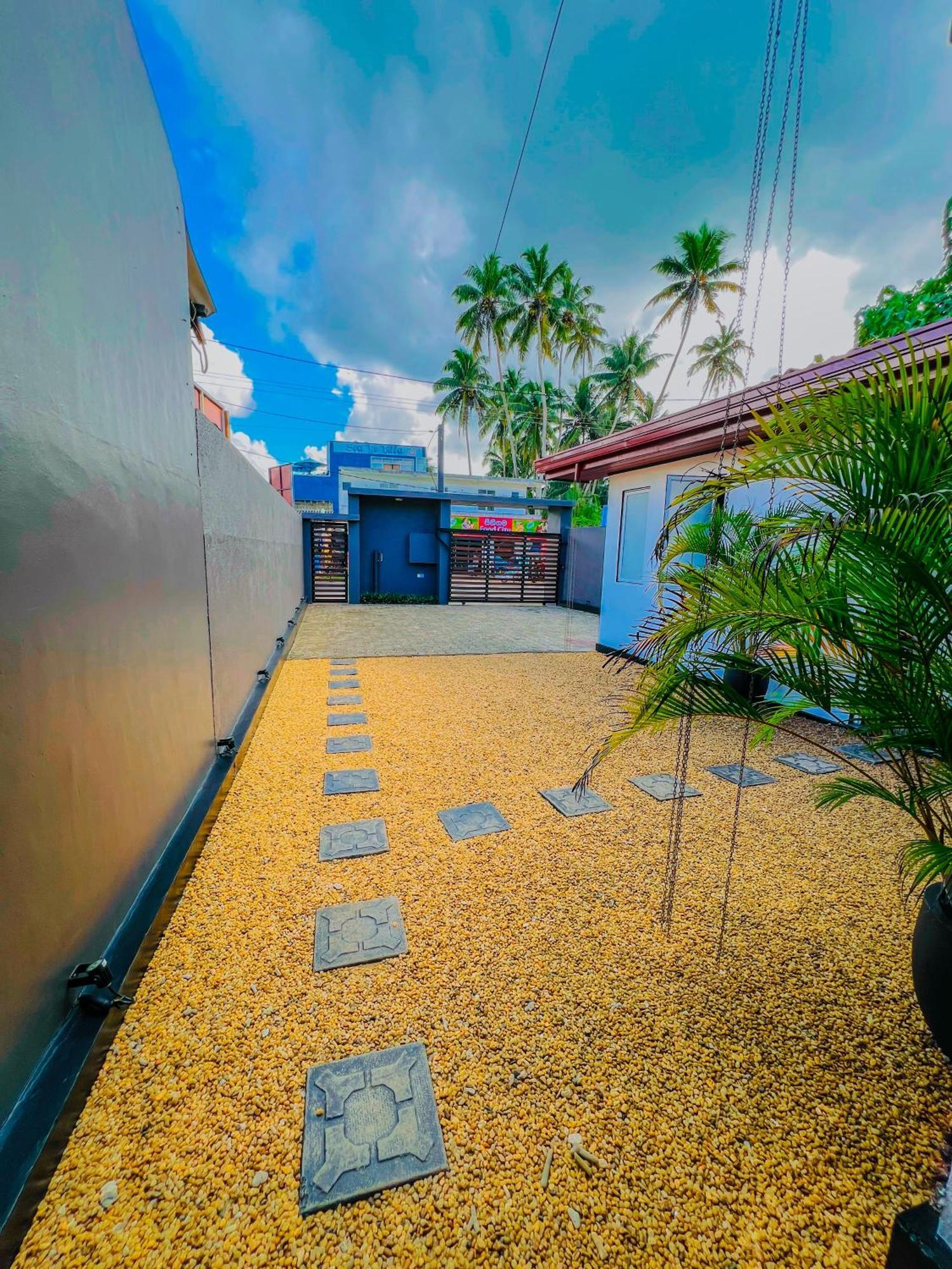 Sea Shell Villa Hikkaduwa 2 Separate Cabanas Ocean Front Villa Exteriör bild